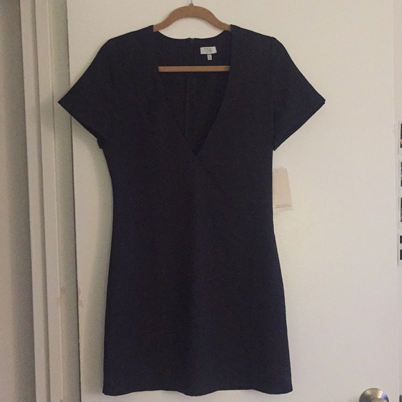 Low cut black dress - Picture 1 of 1